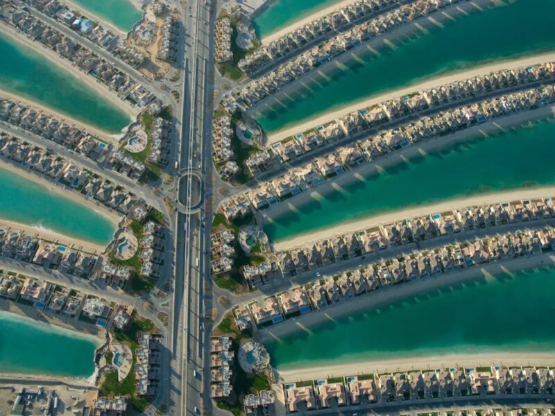 Aerial view of villas along the fronds of Palm Jumeirah in Dubai