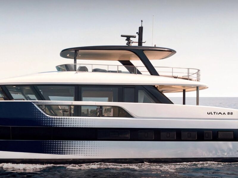Side view of a Sunreef ULTIMA 88 catamaran at sea